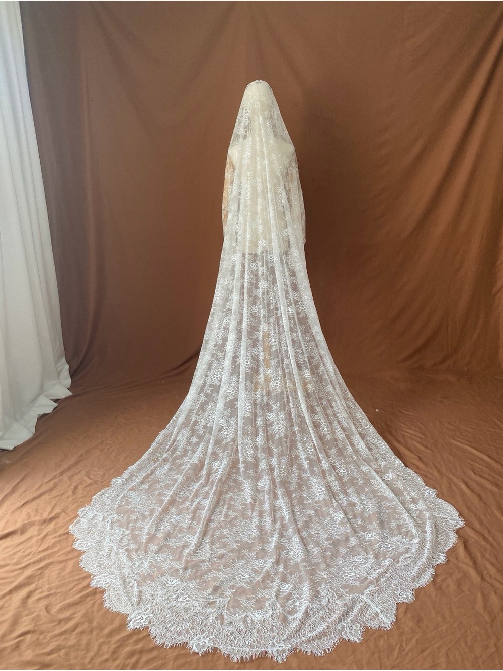 Mantilla veil - ivory - cathedral length never worn - Picture 5 of 6